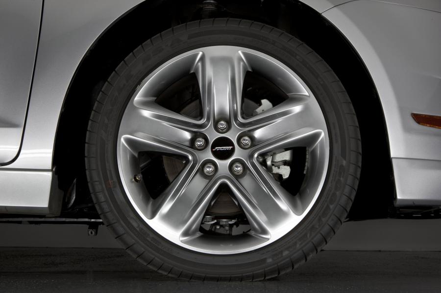  Ford Fusion Sport 2010 года  (US) (фото 11 из 26)